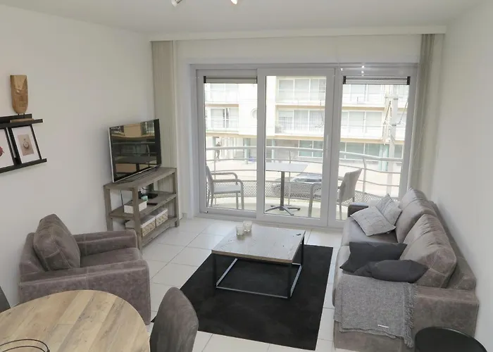 Volledig Gerenoveerd 2 Slaapkamer Appartement In Westende-Bad, 250 M Van Het Strand