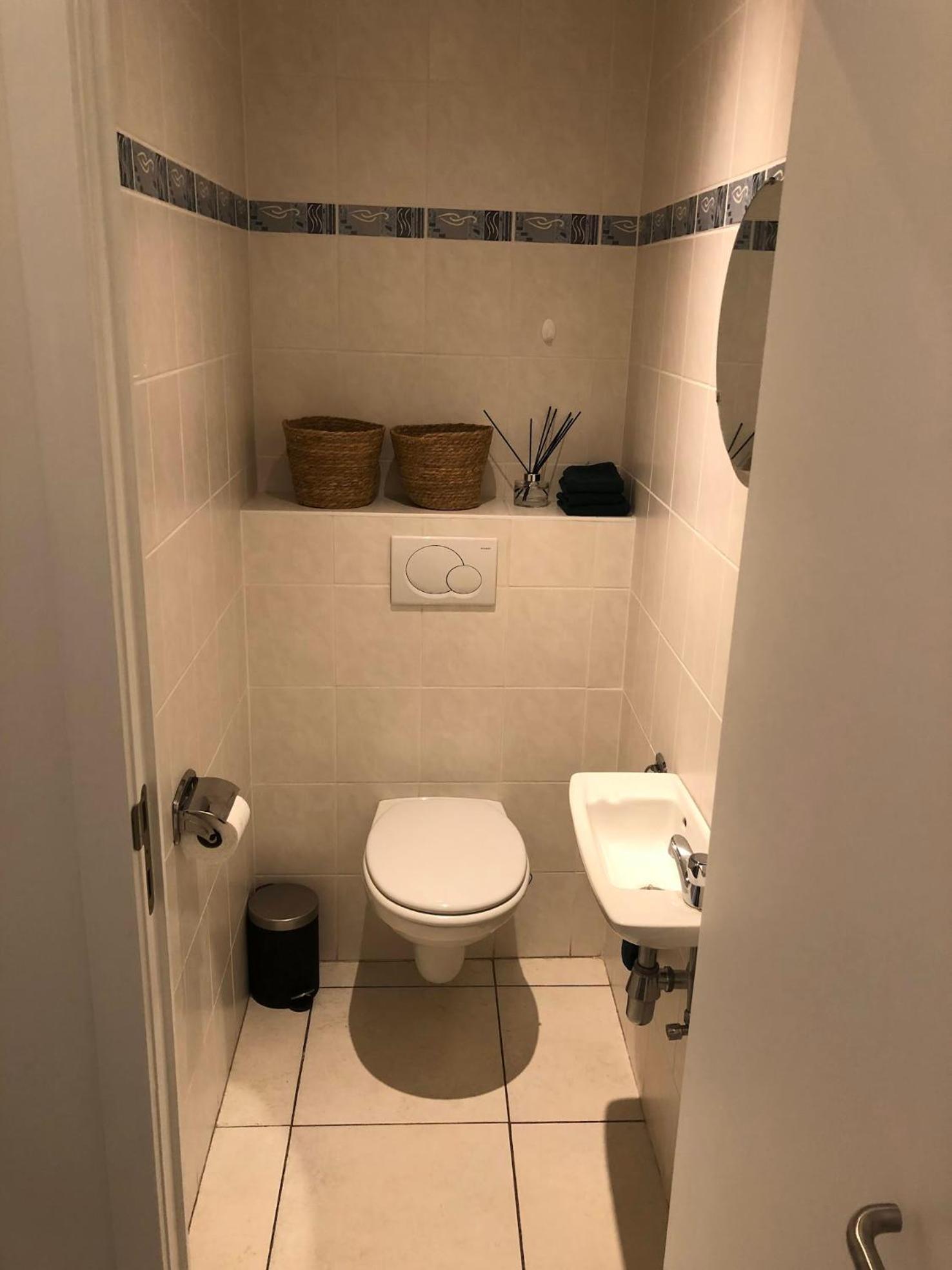 Appartement Volledig Gerenoveerd 2 Slaapkamer In Westende-bad, 250 M Het